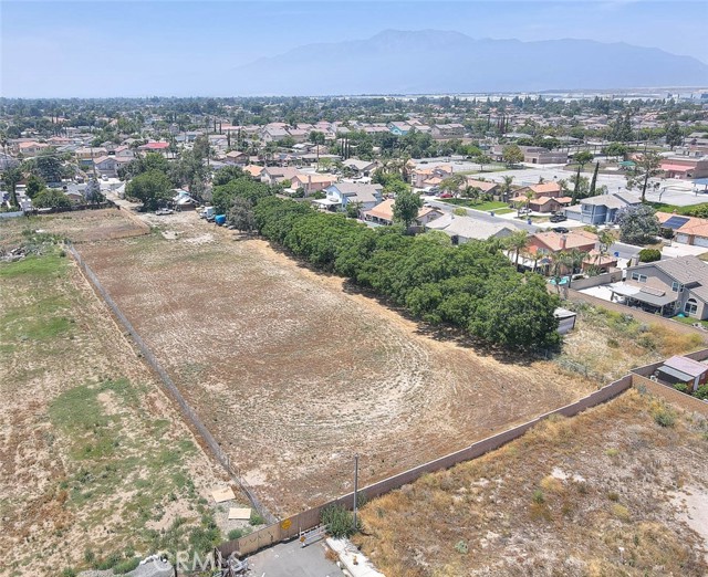 645 N Maple Avenue, Fontana CA: https://media.crmls.org/medias/fc9dd012-685b-402a-a878-687b393c5660.jpg