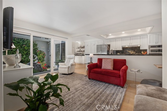 Detail Gallery Image 16 of 28 For 10 Rue Grand Vallee, Newport Beach,  CA 92660 - 2 Beds | 2 Baths