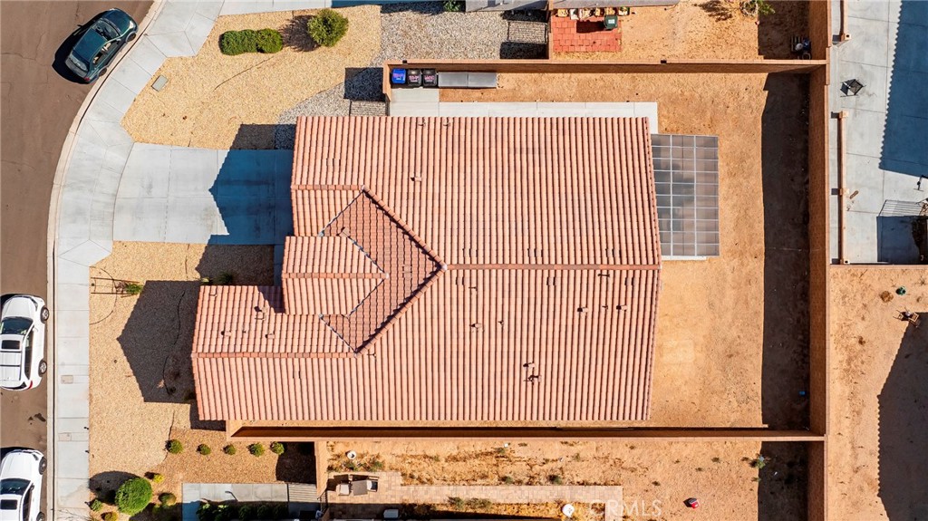 https://media.crmls.org/medias/fc9eb47e-ad6f-4c5d-85d8-1551067b1874.jpg?preset=X-Large