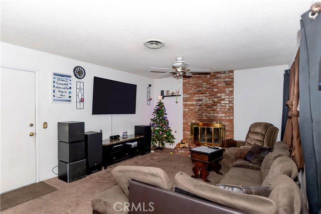 Detail Gallery Image 2 of 23 For 44512 N Tabler Ave, Lancaster,  CA 93535 - 4 Beds | 2 Baths