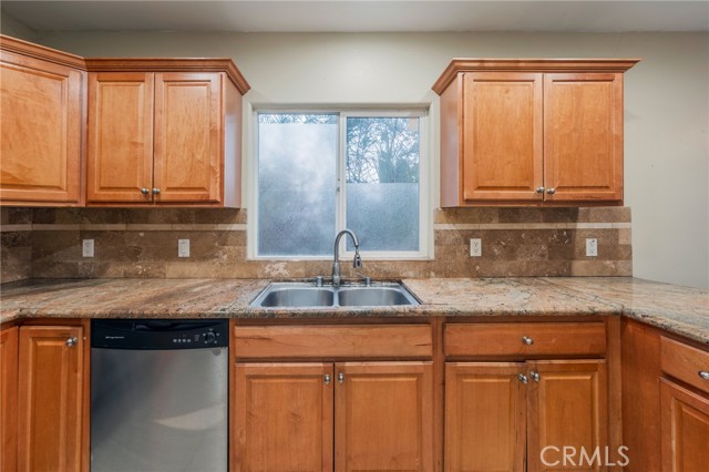Detail Gallery Image 12 of 41 For 4445 W 163rd St., Lawndale,  CA 90260 - 4 Beds | 3/1 Baths