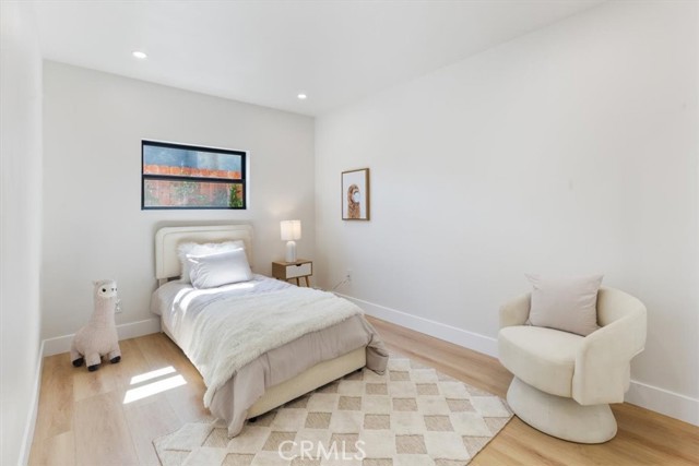 22452 Dolorosa Street, Woodland Hills CA: https://media.crmls.org/medias/fc9f93ec-ba08-4967-a8bf-3668e891474f.jpg