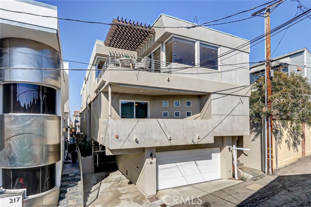 221 4th Place, Manhattan Beach, California 90266, 3 Bedrooms Bedrooms, ,3 BathroomsBathrooms,Residential,For Sale,4th,SB25027584