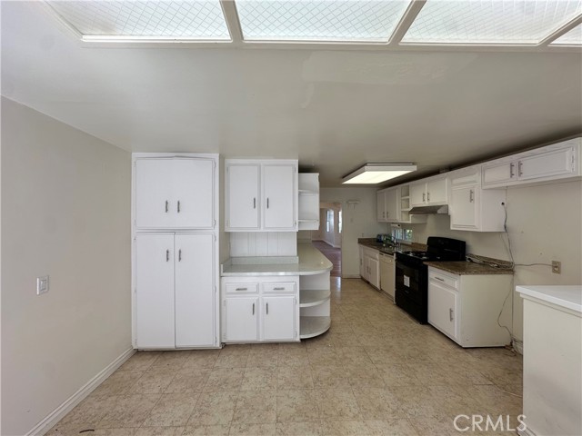 408 8th Street, Huntington Beach CA: https://media.crmls.org/medias/fca01306-bb41-4c93-909b-c7de5aeb0198.jpg