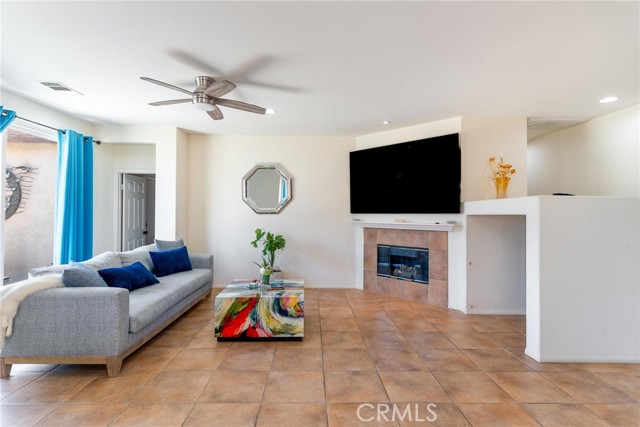 67760 Rio Vista Drive, Cathedral City CA: https://media.crmls.org/medias/fca0bff7-d30a-488a-ba53-a4b501c78b85.jpg