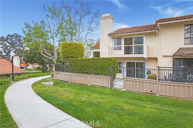 611 Colonial Circle, Fullerton CA: https://media.crmls.org/medias/fca19f28-a9ba-439e-a754-b3d9f38125b2.jpg
