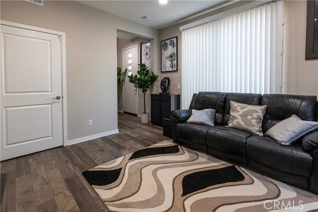 Detail Gallery Image 14 of 28 For 5786 Acacia Ln, Lakewood,  CA 90712 - 3 Beds | 2/2 Baths