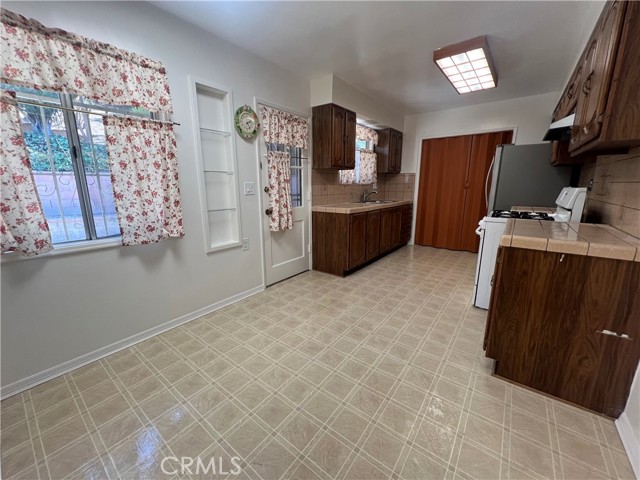 662 Kempton Avenue, Monterey Park CA: https://media.crmls.org/medias/fca2b2bf-ccea-4ddf-9fe5-e51d2e3f4fc8.jpg