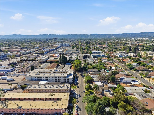 Detail Gallery Image 3 of 7 For 6902 Vesper, Van Nuys,  CA 91405 - – Beds | – Baths