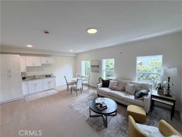 Detail Gallery Image 2 of 9 For 125 W Chestnut St #108,  Glendale,  CA 91204 - 0 Beds | 1 Baths