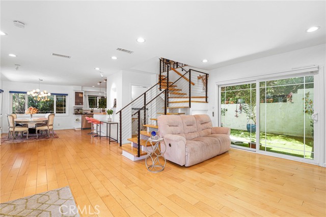 Detail Gallery Image 4 of 37 For 3329 Adina Dr, Los Angeles,  CA 90068 - 3 Beds | 3/1 Baths