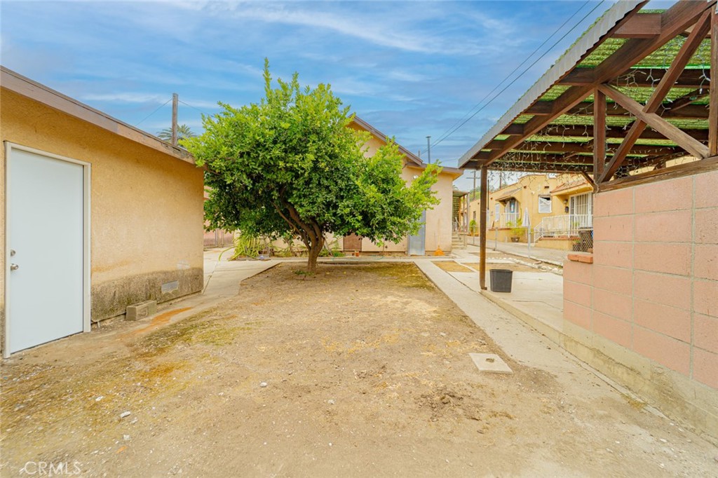 https://media.crmls.org/medias/fca3fb41-558c-46e1-a3b4-2fcd1ff71794.jpg?preset=X-Large