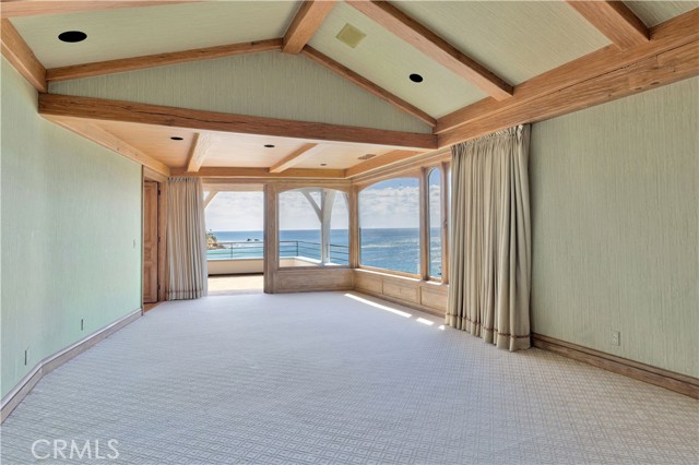 Detail Gallery Image 13 of 39 For 154 Emerald, Laguna Beach,  CA 92651 - 6 Beds | 7/2 Baths