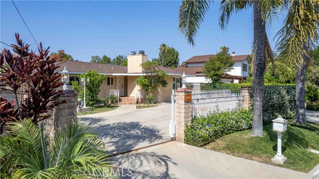 17533 Raymer Street, Sherwood Forest CA: https://media.crmls.org/medias/fca571bd-3c30-4b1e-a4c5-0bc8b259c448.jpg
