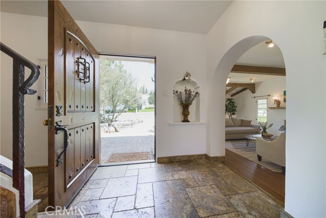 Detail Gallery Image 7 of 63 For 516 E Stocker St, Glendale,  CA 91207 - 4 Beds | 3 Baths