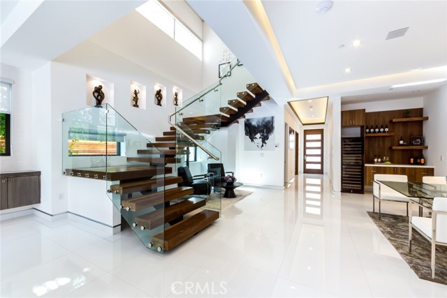 12732 Hortense Street, Studio City CA: https://media.crmls.org/medias/fca6ef2f-1fc3-43de-8844-6f05c5c634e0.jpg