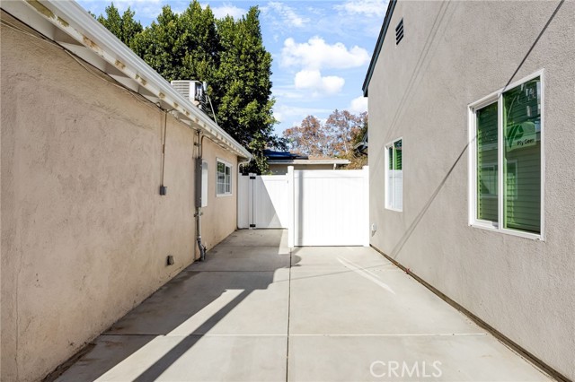 Detail Gallery Image 7 of 22 For 7044 White Oak, Van Nuys,  CA 91406 - 3 Beds | 2 Baths