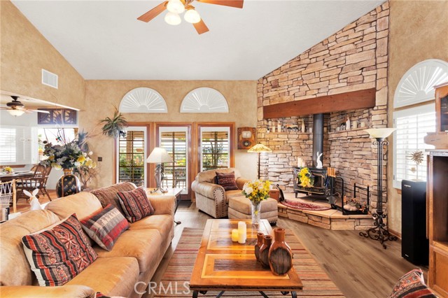 Detail Gallery Image 14 of 75 For 17662 Ridge View Ct, Apple Valley,  CA 92307 - 3 Beds | 3/1 Baths