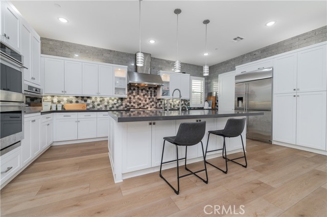 53 Lunar, Irvine CA: https://media.crmls.org/medias/fca851f2-552c-4af1-b99c-b2e145a42d5c.jpg