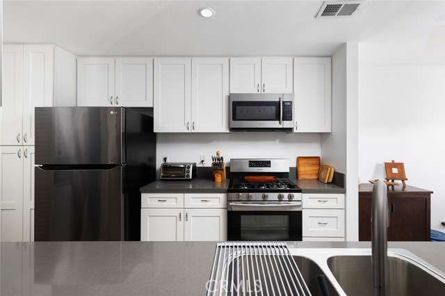 Photo #9: OC23190689 Listing 