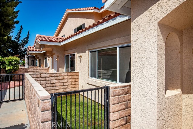 Detail Gallery Image 2 of 39 For 43473 30th St #4,  Lancaster,  CA 93536 - 3 Beds | 2/1 Baths