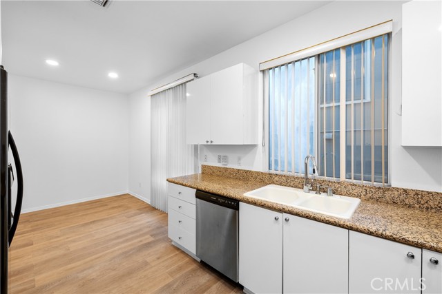 Detail Gallery Image 25 of 39 For 4845 Elmwood #C,  Los Angeles,  CA 90004 - 3 Beds | 3 Baths