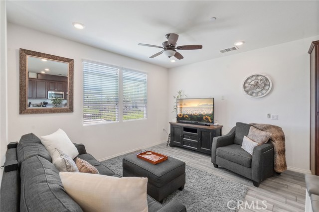 Detail Gallery Image 13 of 34 For 40410 Calle Real, Murrieta,  CA 92563 - 3 Beds | 2/1 Baths