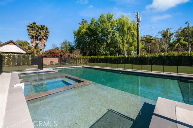 Detail Gallery Image 25 of 43 For 4930 Palomar Dr, Tarzana,  CA 91356 - 6 Beds | 6/1 Baths