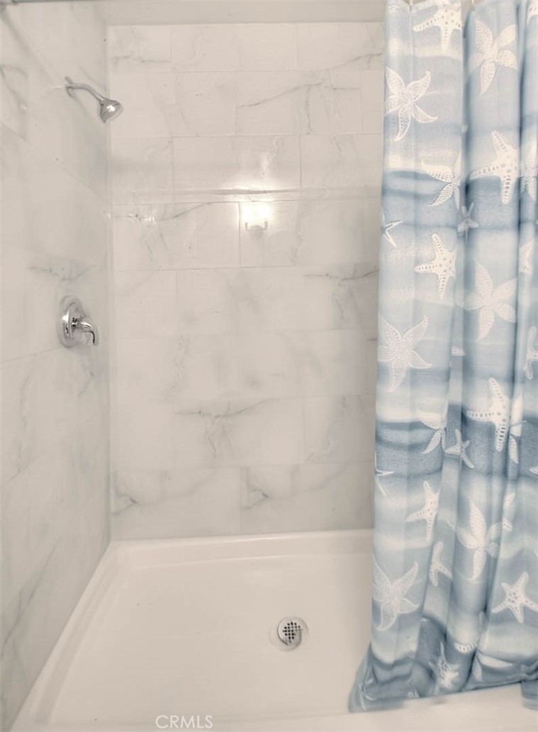 https://media.crmls.org/medias/fcaa86b1-8806-458d-a1e1-9da1039266d0.jpg?preset=X-Large