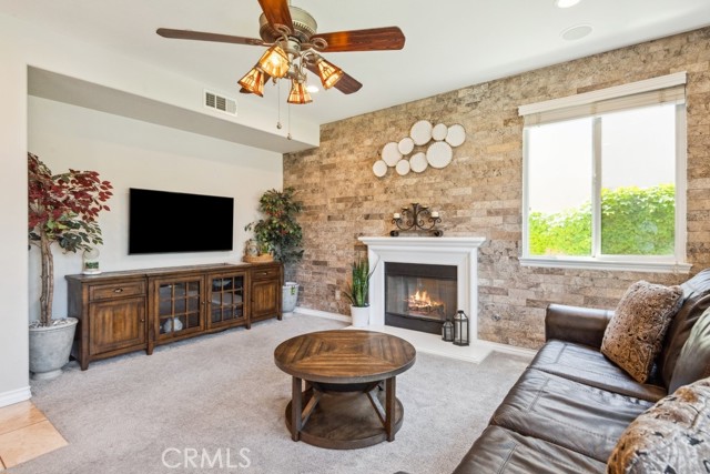 Detail Gallery Image 8 of 41 For 5460 Turin Way, Fontana,  CA 92336 - 4 Beds | 3 Baths