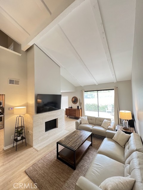 Detail Gallery Image 7 of 31 For 904 Whitewater Dr #6,  Fullerton,  CA 92833 - 2 Beds | 2/1 Baths