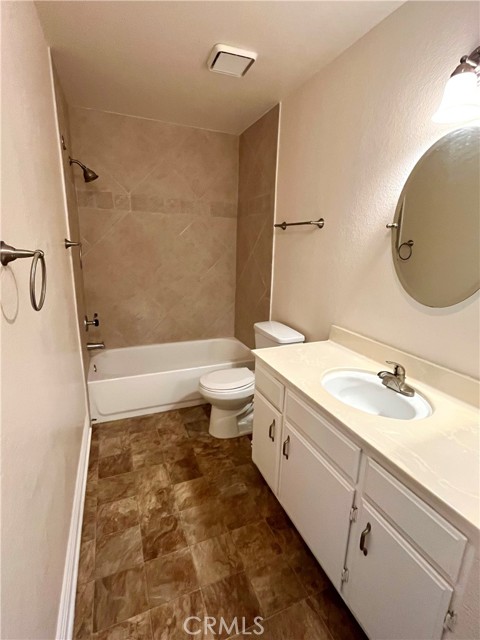 Detail Gallery Image 7 of 13 For 15000 Downey Ave #204,  Paramount,  CA 90723 - 1 Beds | 1 Baths
