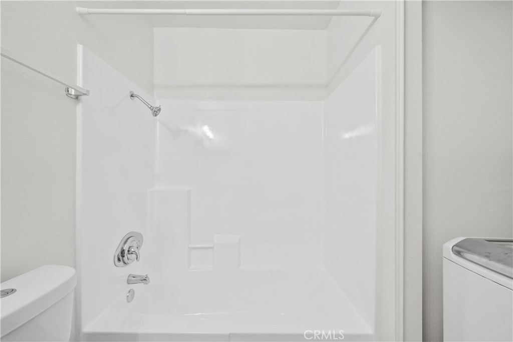 https://media.crmls.org/medias/fcac5c2d-6a71-4eed-81bc-ff0f08a8861c.jpg?preset=X-Large