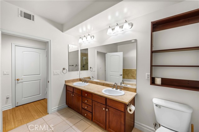 Detail Gallery Image 26 of 37 For 15206 Burbank Bld #104,  Sherman Oaks,  CA 91411 - 2 Beds | 2/1 Baths