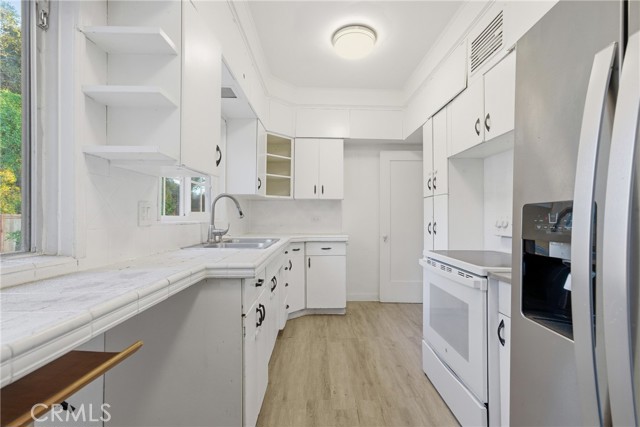 Detail Gallery Image 8 of 32 For 929 Descanso Dr, La Canada Flintridge,  CA 91011 - 3 Beds | 2 Baths