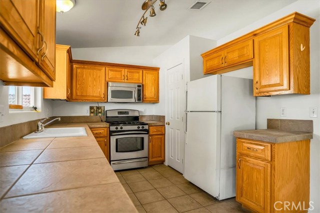 Detail Gallery Image 13 of 51 For 60226 Chesapeake Dr, Joshua Tree,  CA 92252 - 3 Beds | 2 Baths