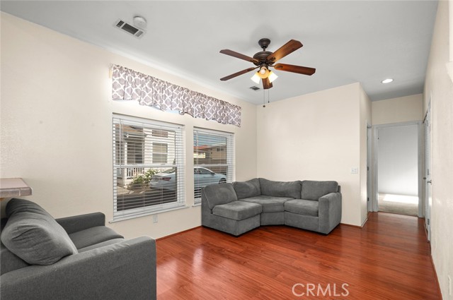 Detail Gallery Image 5 of 40 For 9921 Flora Vista #5,  Bellflower,  CA 90706 - 4 Beds | 2 Baths