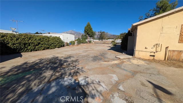 12278 5th, Yucaipa CA: https://media.crmls.org/medias/fcae9b1e-7f97-4be1-825b-60c7b185d2b6.jpg