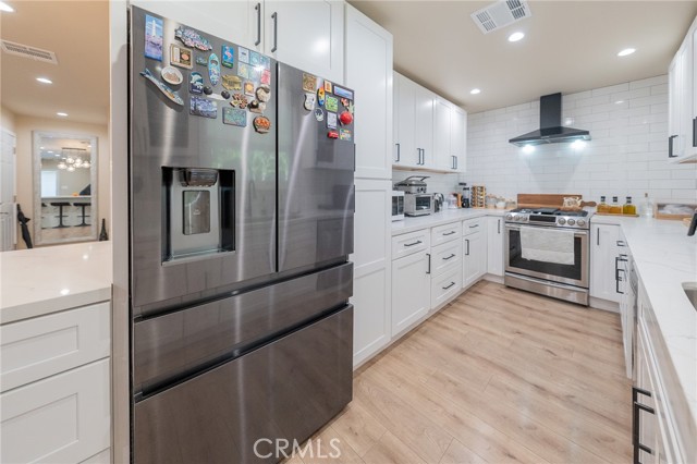 9720 Hayvenhurst photo 17