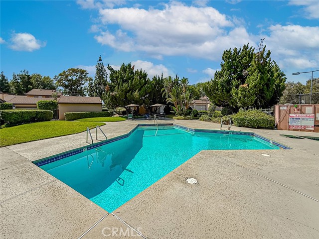 20027 Community Street, Winnetka CA: https://media.crmls.org/medias/fcaf44e0-80b2-4467-a121-3dc16a946521.jpg