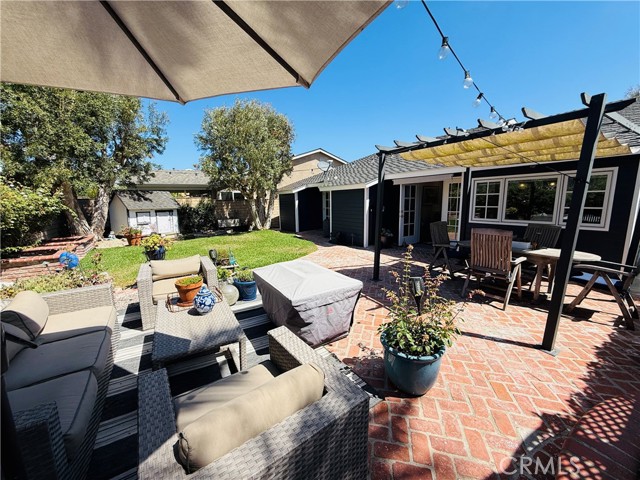 18071 Westlake Circle, Huntington Beach CA: https://media.crmls.org/medias/fcaf8a3d-7c0a-48bf-b97c-766de04286e6.jpg