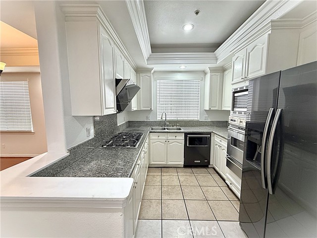 Detail Gallery Image 8 of 29 For 201 N Lincoln, Monterey Park,  CA 91755 - 4 Beds | 4 Baths