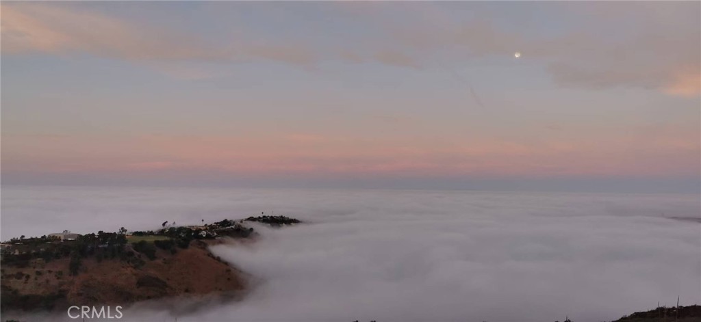 https://media.crmls.org/medias/fcb09cb9-a36d-42de-8a6d-361af9f62a30.jpg?preset=X-Large