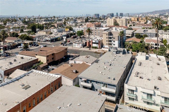 Detail Gallery Image 7 of 32 For 1716 3/4 Winona Bld, Los Angeles,  CA 90027 - 2 Beds | 2 Baths