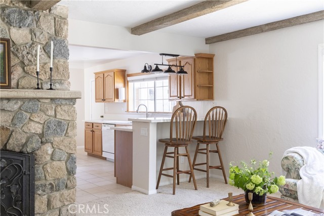 262 State Highway 173, Lake Arrowhead CA: https://media.crmls.org/medias/fcb13b82-6c8f-407b-ba8c-8b1bcdedb067.jpg