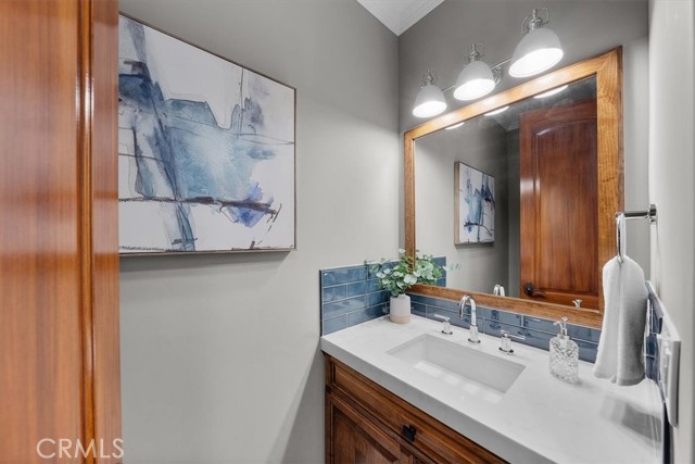 Detail Gallery Image 8 of 25 For 1909 Warfield Ave #B,  Redondo Beach,  CA 90278 - 4 Beds | 2/1 Baths