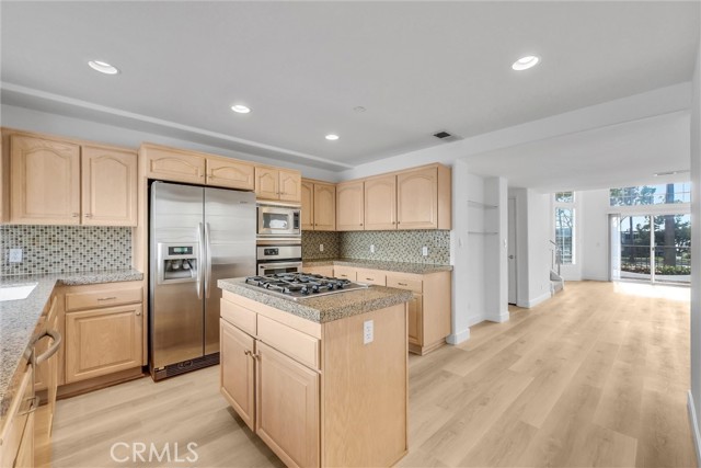 Detail Gallery Image 12 of 36 For 200 N Catalina Ave #F,  Redondo Beach,  CA 90277 - 3 Beds | 3 Baths