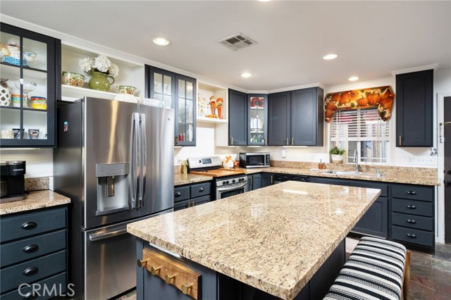 Detail Gallery Image 17 of 38 For 7575 Rancho Rd, Pinon Hills,  CA 92372 - 4 Beds | 3 Baths