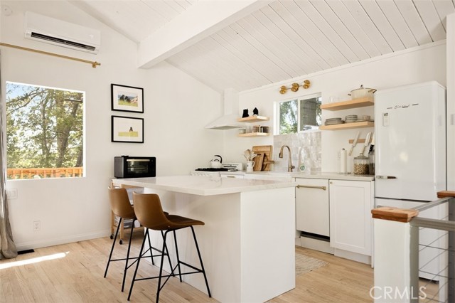 26277 Alpine Lane, Twin Peaks CA: https://media.crmls.org/medias/fcb38097-5cd4-422a-9240-a00ac64027c3.jpg