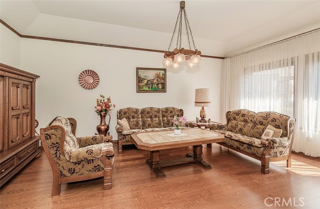 Detail Gallery Image 3 of 50 For 7355 N Pacific Ave, Fresno,  CA 93711 - 4 Beds | 3 Baths